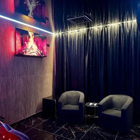 & Jacuzzi * Boekarest