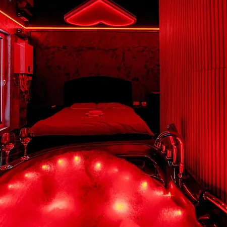 & Jacuzzi Apartment *