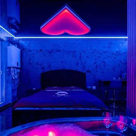 & Jacuzzi 布加勒斯特